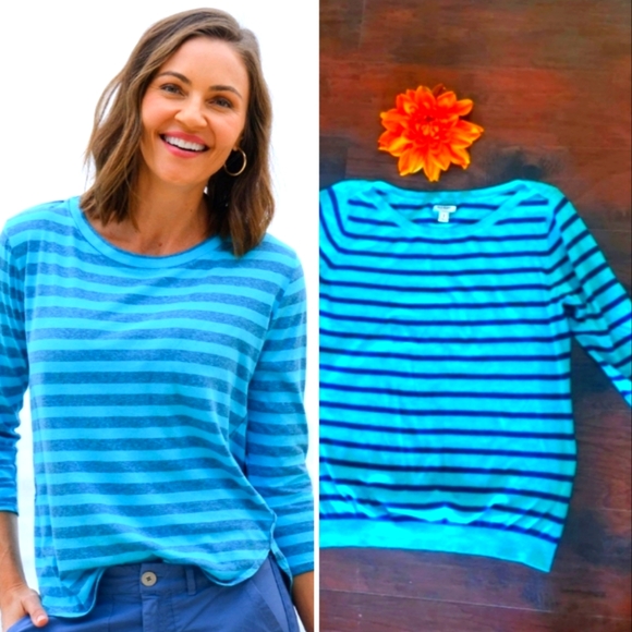 Old Navy Sweaters - OLD NAVY STRIPED CREW SWEATER 💕